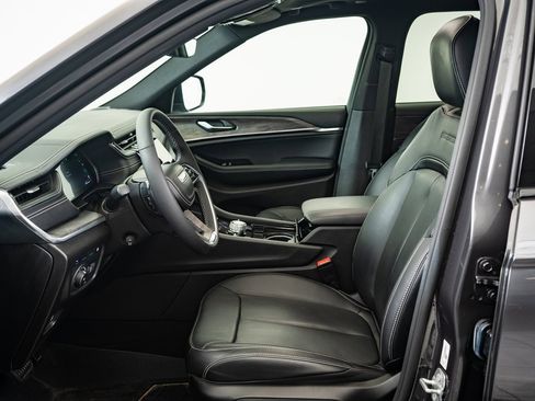 Used 2022 Jeep Grand Cherokee Overland image 21