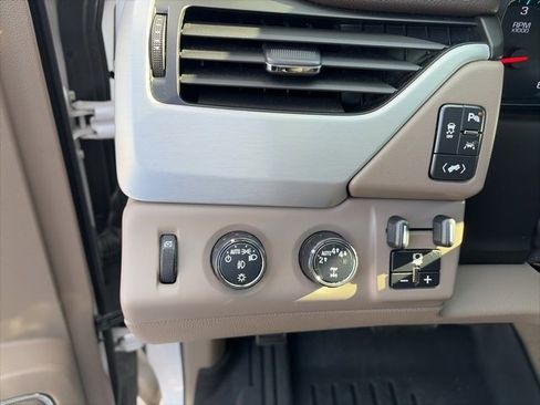 Used 2018 GMC Yukon XL SLT w/ Open Road Package image 21