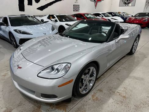 Used 2009 Chevrolet Corvette Convertible w/ Preferred Equipment Group RWD image 19