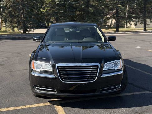 Used 2014 Chrysler 300 AWD image 4