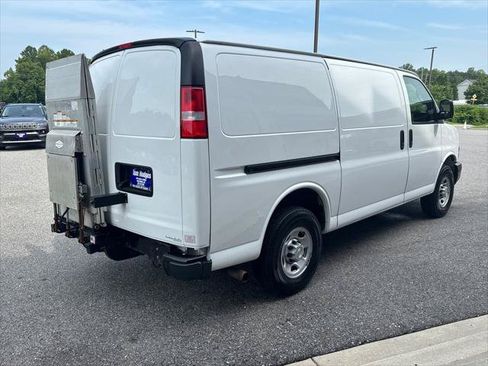 Used 2020 Chevrolet Express 3500 w/ Driver Convenience Package RWD image 4