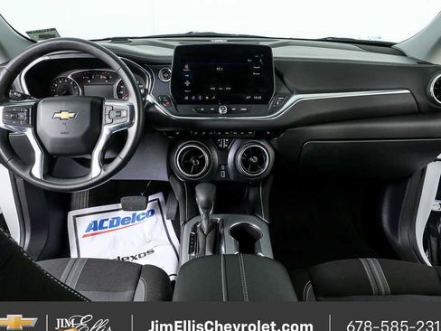Certified 2025 Chevrolet Blazer LT FWD image 17