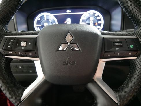 Used 2023 Mitsubishi Outlander SE AWD/4WD image 25