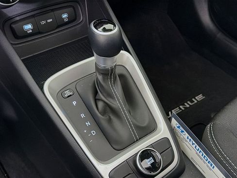 Used 2025 Hyundai Venue SEL image 20