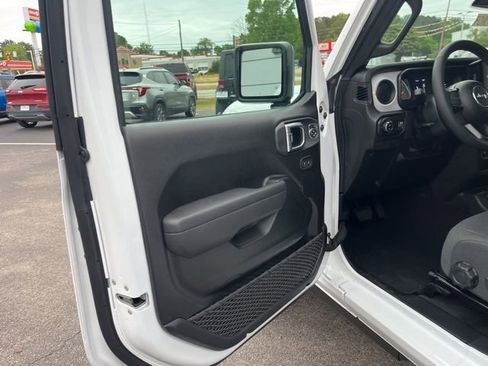 New 2026 Jeep Gladiator Sport AWD/4WD image 5