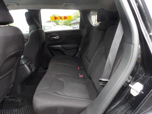 Used 2020 Jeep Cherokee Latitude AWD/4WD image 9
