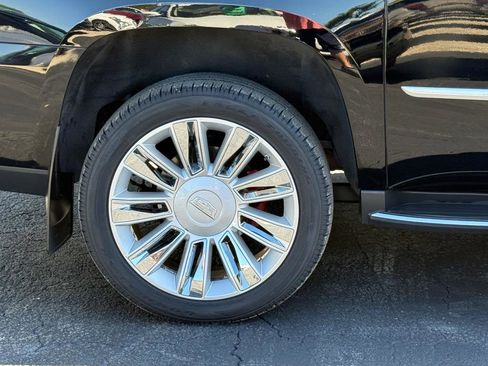 Used 2019 Cadillac Escalade ESV 4WD image 9