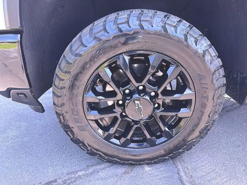 Used 2025 Chevrolet Silverado 2500 LTZ w/ LTZ Plus Package AWD/4WD image 34