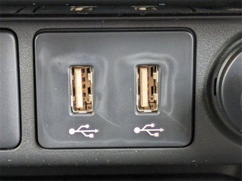 New 2025 Mitsubishi Eclipse Cross LE image 21