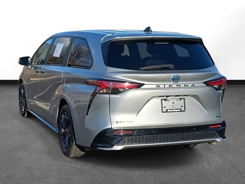 Used 2025 Toyota Sienna XSE image 9