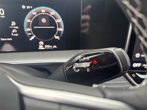 New 2026 Volkswagen Tiguan SE image 29