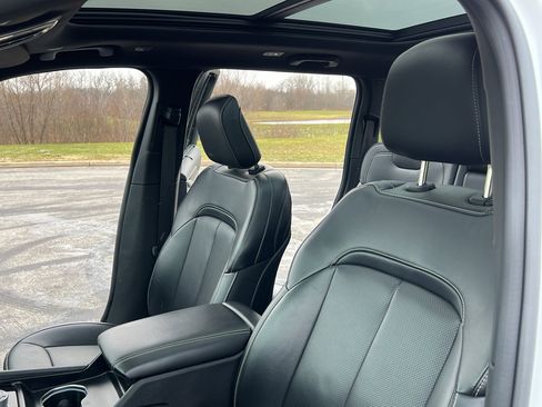 Used 2024 Jeep Grand Cherokee Limited w/ Luxury Tech Group II image 17