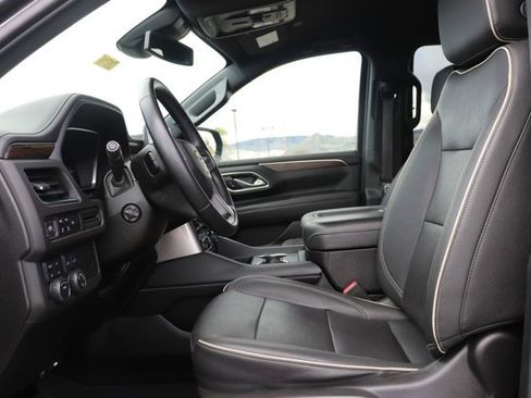 Used 2023 Chevrolet Suburban Premier image 11