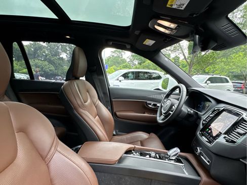 Certified 2025 Volvo XC90 B6 Ultra w/ Protection Package AWD/4WD image 26