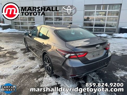 Used 2023 Toyota Camry SE image 5