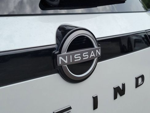 New 2026 Nissan Pathfinder Platinum FWD image 10
