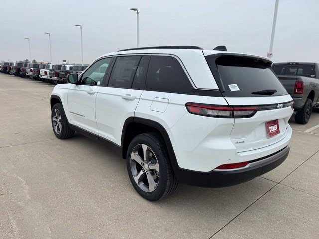 New 2026 Jeep Grand Cherokee Limited w/ Luxury Tech Group II AWD/4WD image 5