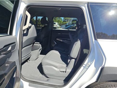 Used 2024 Kia EV9 Light Long Range RWD image 8