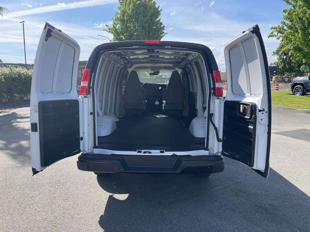 New 2026 GMC Savana 3500 w/ Driver Convenience Package RWD image 21