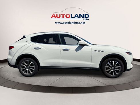 Used 2018 Maserati Levante S AWD/4WD image 3
