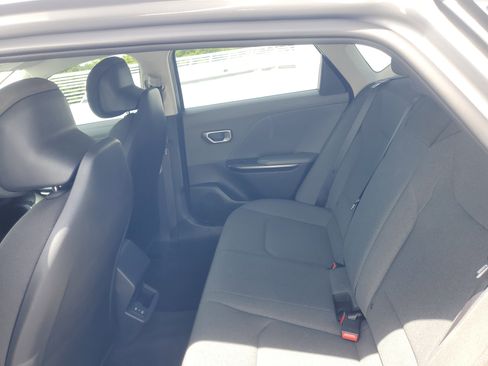 Used 2025 Kia K4 FWD image 10