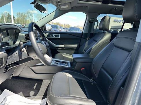 Used 2023 Ford Explorer XLT w/ Equipment Group 202A image 10