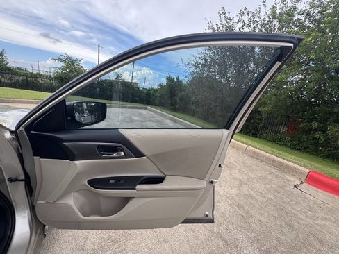 Used 2015 Honda Accord LX image 16