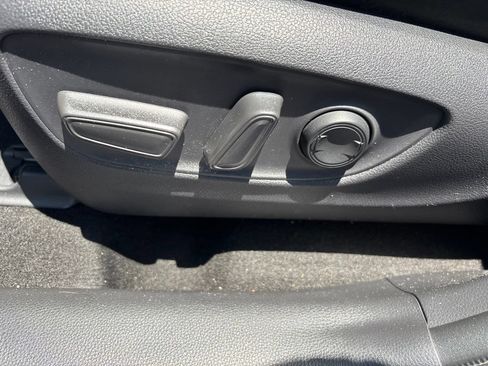 Used 2019 Toyota RAV4 XLE FWD image 19