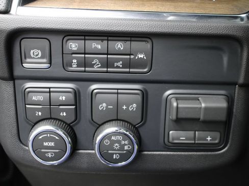 Used 2025 Chevrolet Tahoe High Country AWD/4WD image 65
