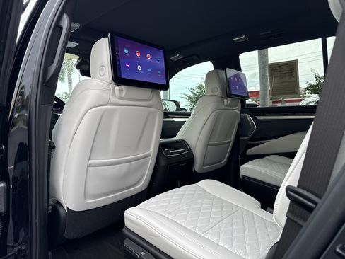 Certified 2026 Cadillac Escalade Platinum Sport w/ LPO, ONYX Package AWD/4WD image 19