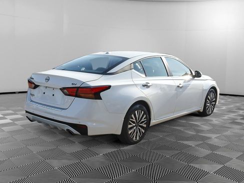 Used 2023 Nissan Altima 2.5 SV w/ SV Premium Package FWD image 7