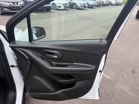 Used 2021 Chevrolet Trax LS image 14