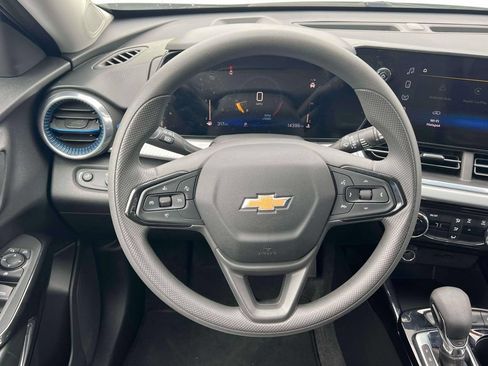 Used 2024 Chevrolet Trax LT FWD image 15