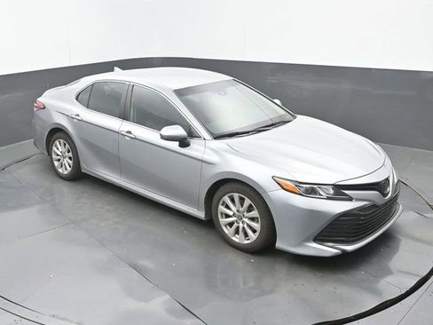 Used 2020 Toyota Camry LE image 13