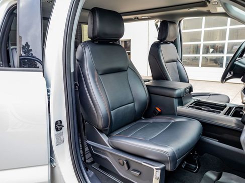 Used 2024 Ford F350 Lariat w/ Lariat Ultimate Package image 32