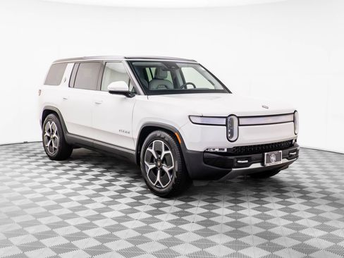 Used 2024 Rivian R1S Adventure image 8