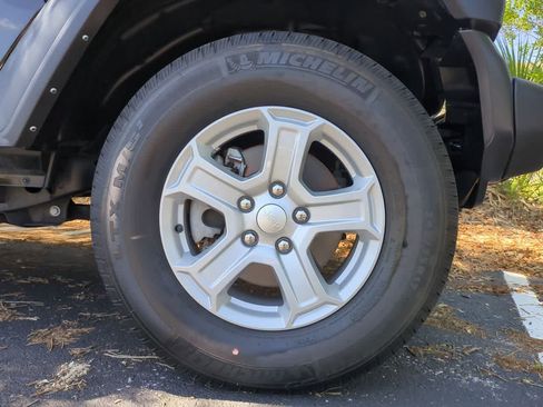 Used 2022 Jeep Wrangler Sport AWD/4WD image 14