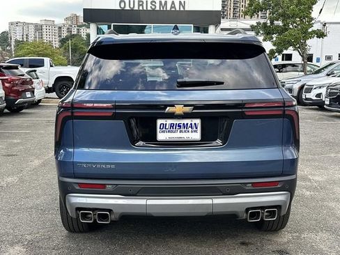 Used 2025 Chevrolet Traverse LT w/ Driver Confidence Package FWD image 3