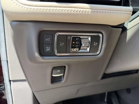 Used 2022 Lincoln Nautilus Reserve AWD/4WD image 18