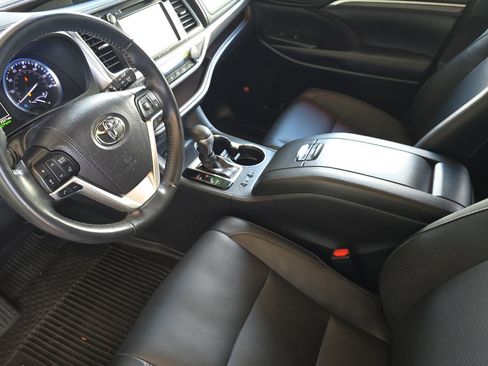 Certified 2019 Toyota Highlander AWD Hybrid image 10