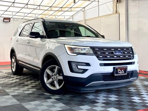 Used 2017 Ford Explorer XLT w/ Equipment Group 201A image 1