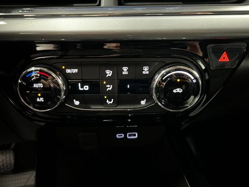 New 2026 Chevrolet Trax LT w/ LT Convenience Package FWD image 17