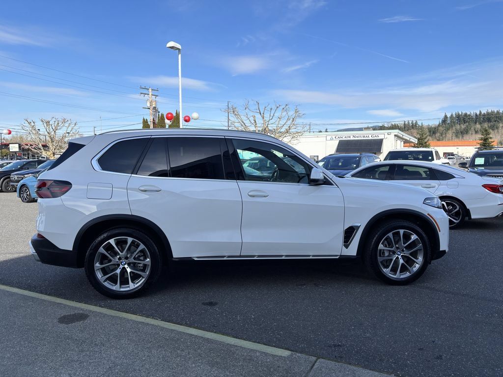 Used 2026 BMW X5 xDrive40i AWD/4WD image 8