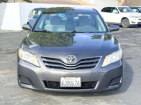 Used 2010 Toyota Camry LE image 2
