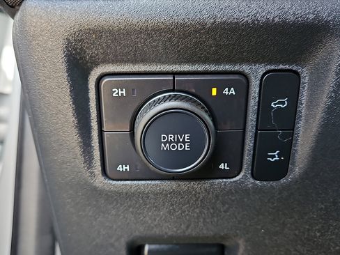 Used 2025 Ford Expedition Active image 15