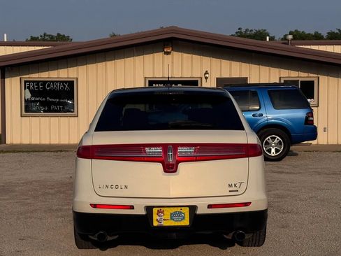 Used 2013 Lincoln MKT AWD image 11
