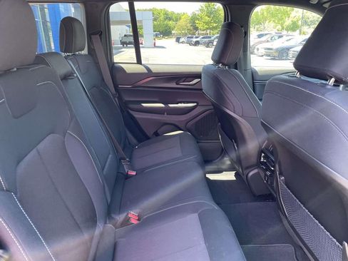 Used 2025 Jeep Grand Cherokee Laredo X w/ Luxury Tech Group I AWD/4WD image 11