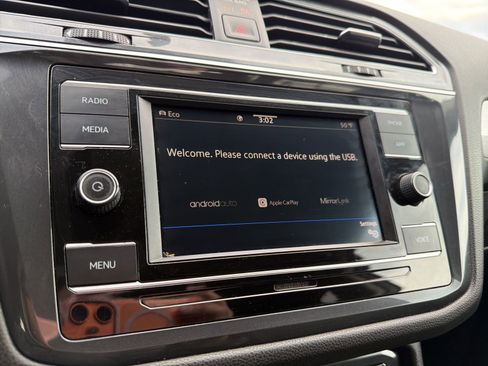 Used 2020 Volkswagen Tiguan S image 39