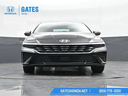 Used 2025 Hyundai Elantra Limited w/ Cargo Package FWD image 46