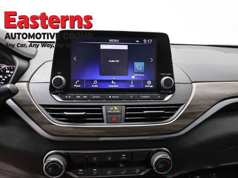 Used 2025 Nissan Altima 2.5 SV FWD image 12